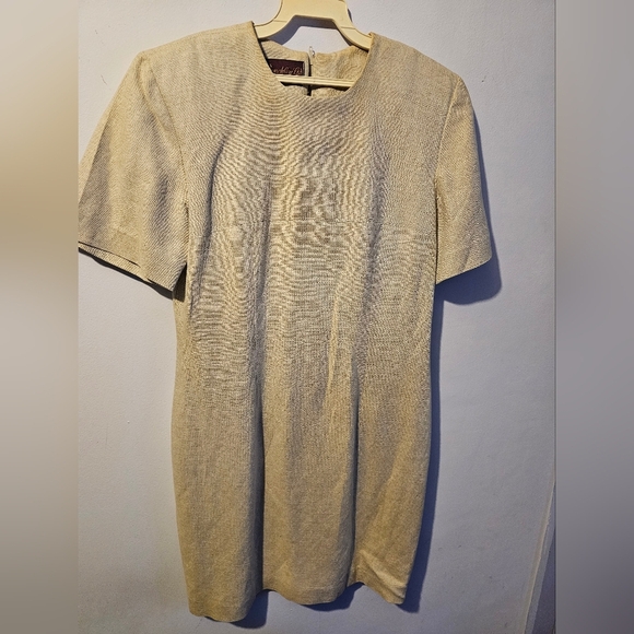 Vintage beige‎ linen short sleeve dress from the Benchley Ltd. Co. - Picture 1 of 9